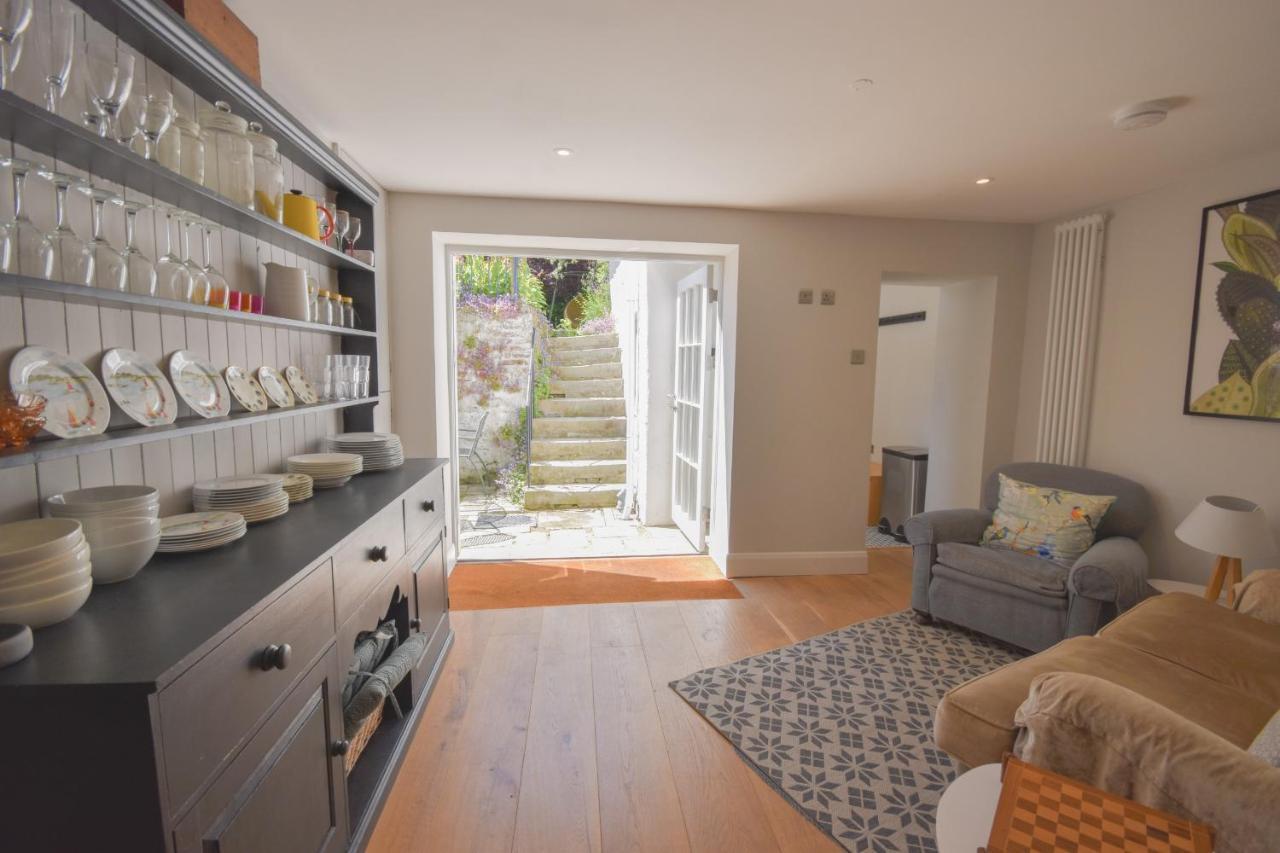 רייד Arden Villa, Sleeps 8, Moments From The Golden Sandy Beach Of Ryde מראה חיצוני תמונה