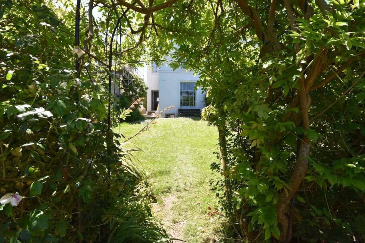 רייד Arden Villa, Sleeps 8, Moments From The Golden Sandy Beach Of Ryde מראה חיצוני תמונה